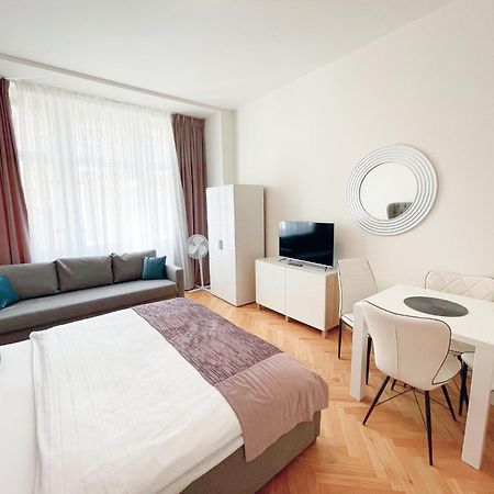 Gold Art Apartments براغ المظهر الخارجي الصورة