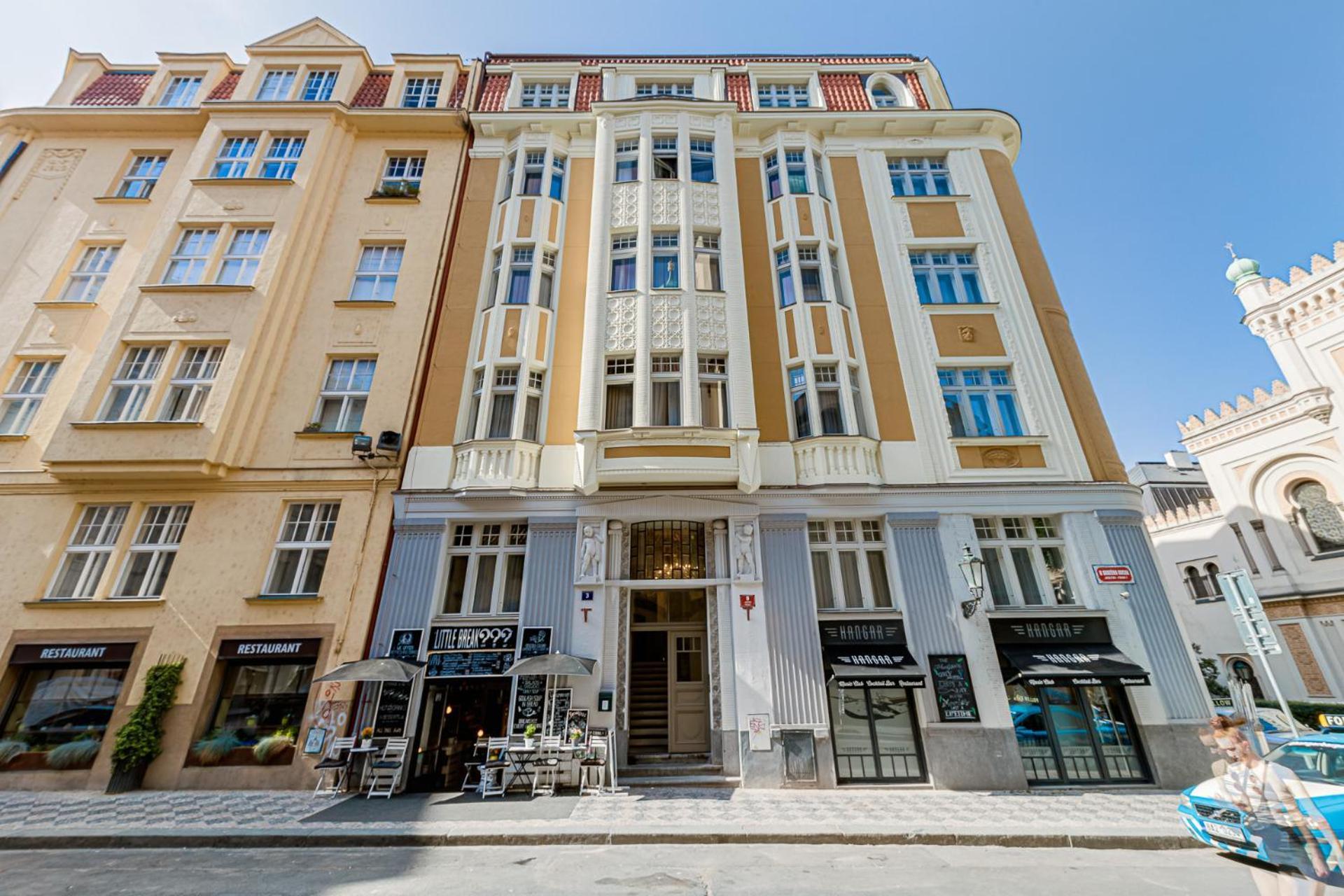 Gold Art Apartments براغ المظهر الخارجي الصورة