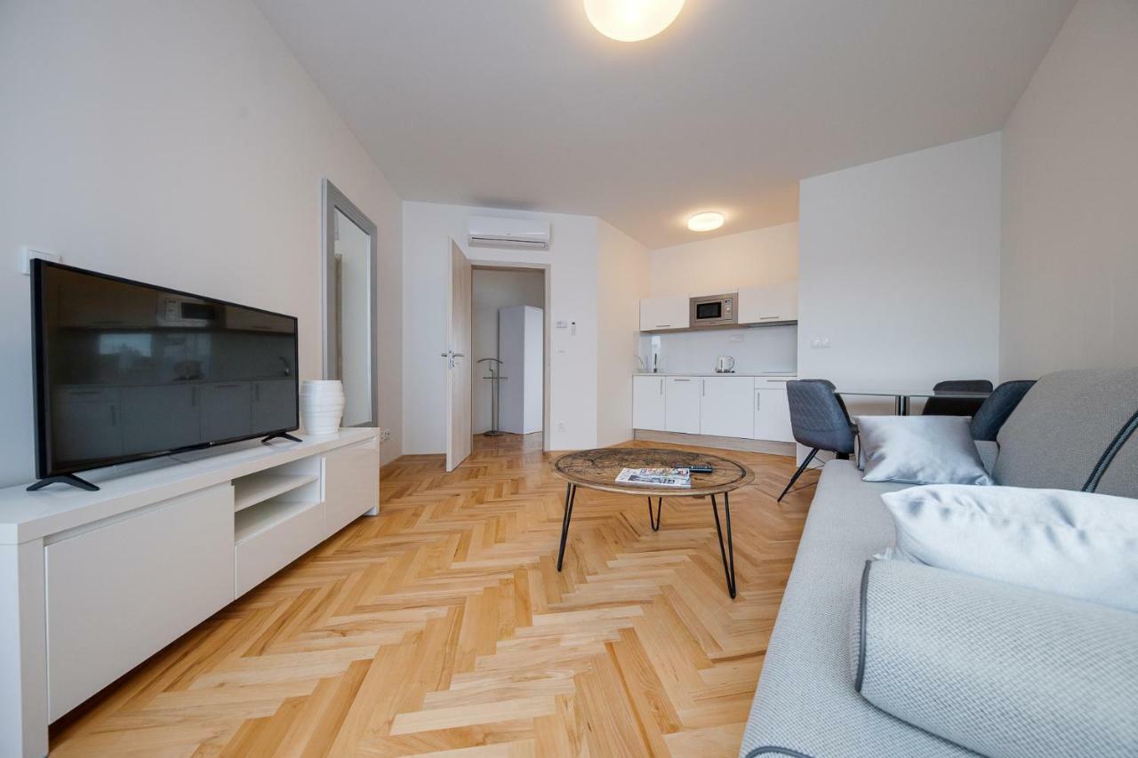Gold Art Apartments براغ المظهر الخارجي الصورة