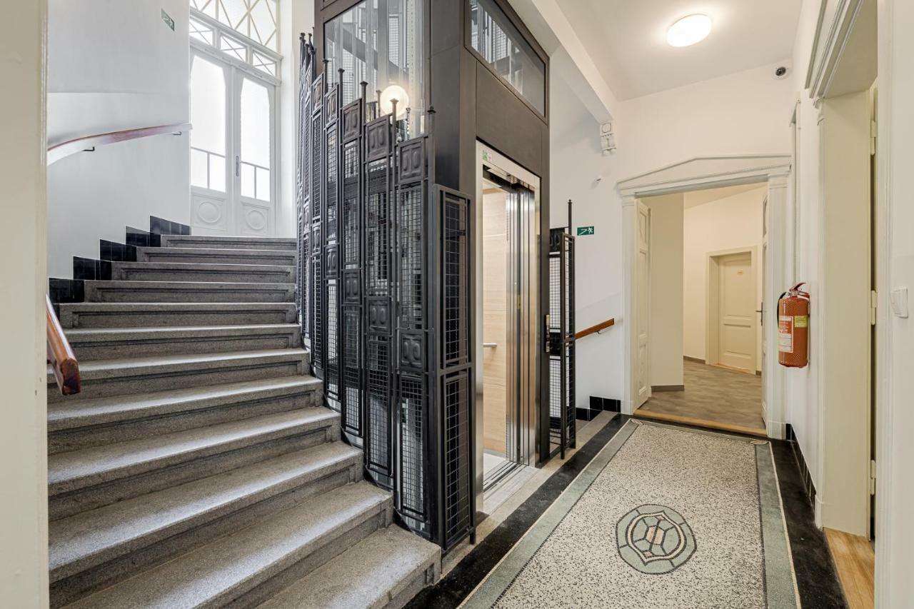 Gold Art Apartments براغ المظهر الخارجي الصورة