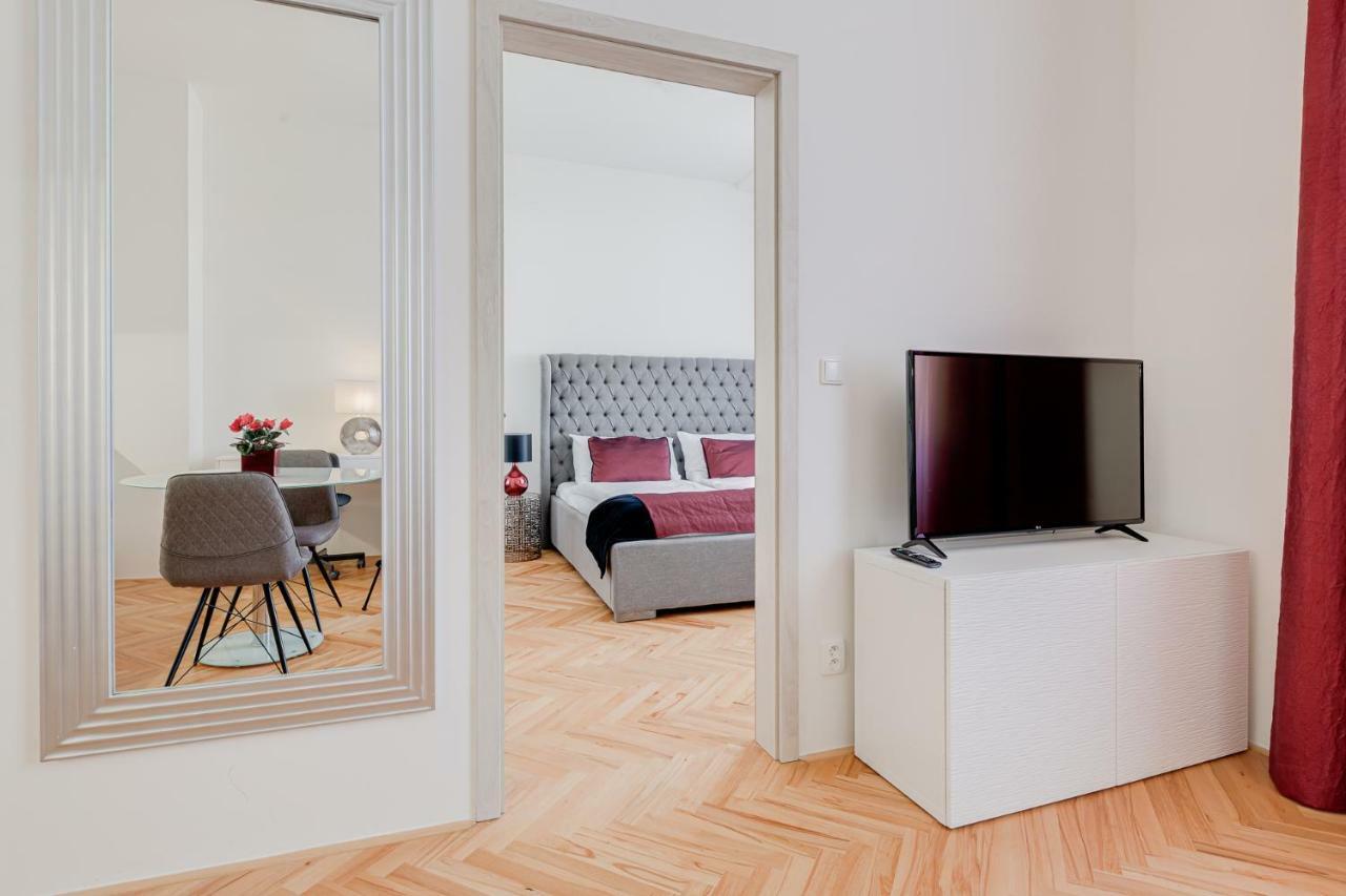 Gold Art Apartments براغ المظهر الخارجي الصورة