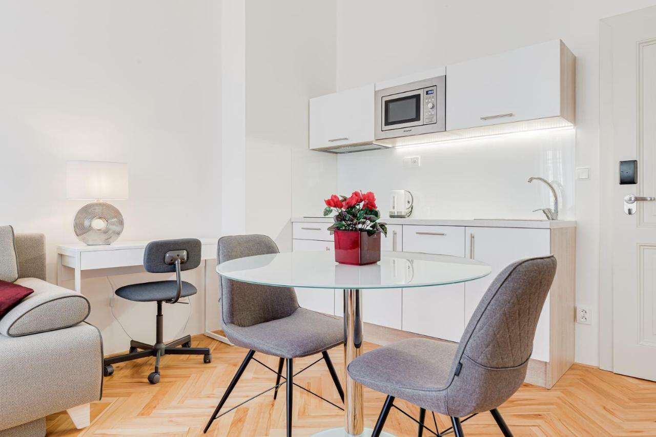 Gold Art Apartments براغ المظهر الخارجي الصورة