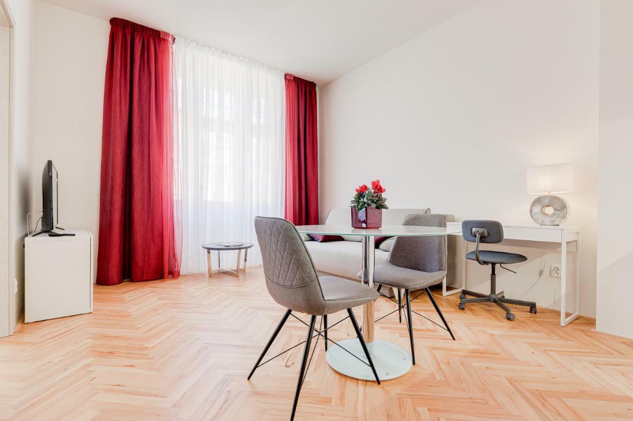 Gold Art Apartments براغ المظهر الخارجي الصورة